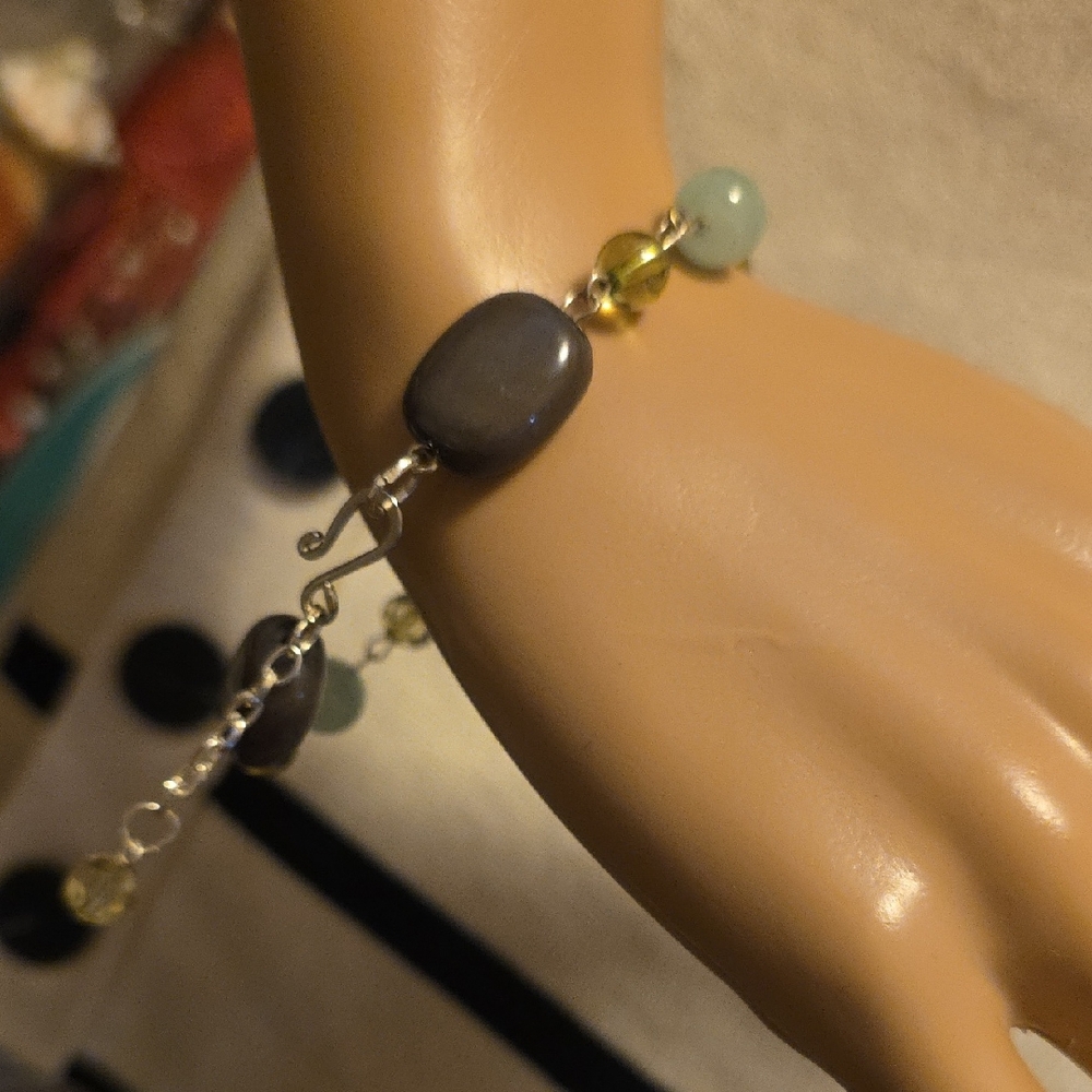Elegant Silver and Green Beaded Bracelet